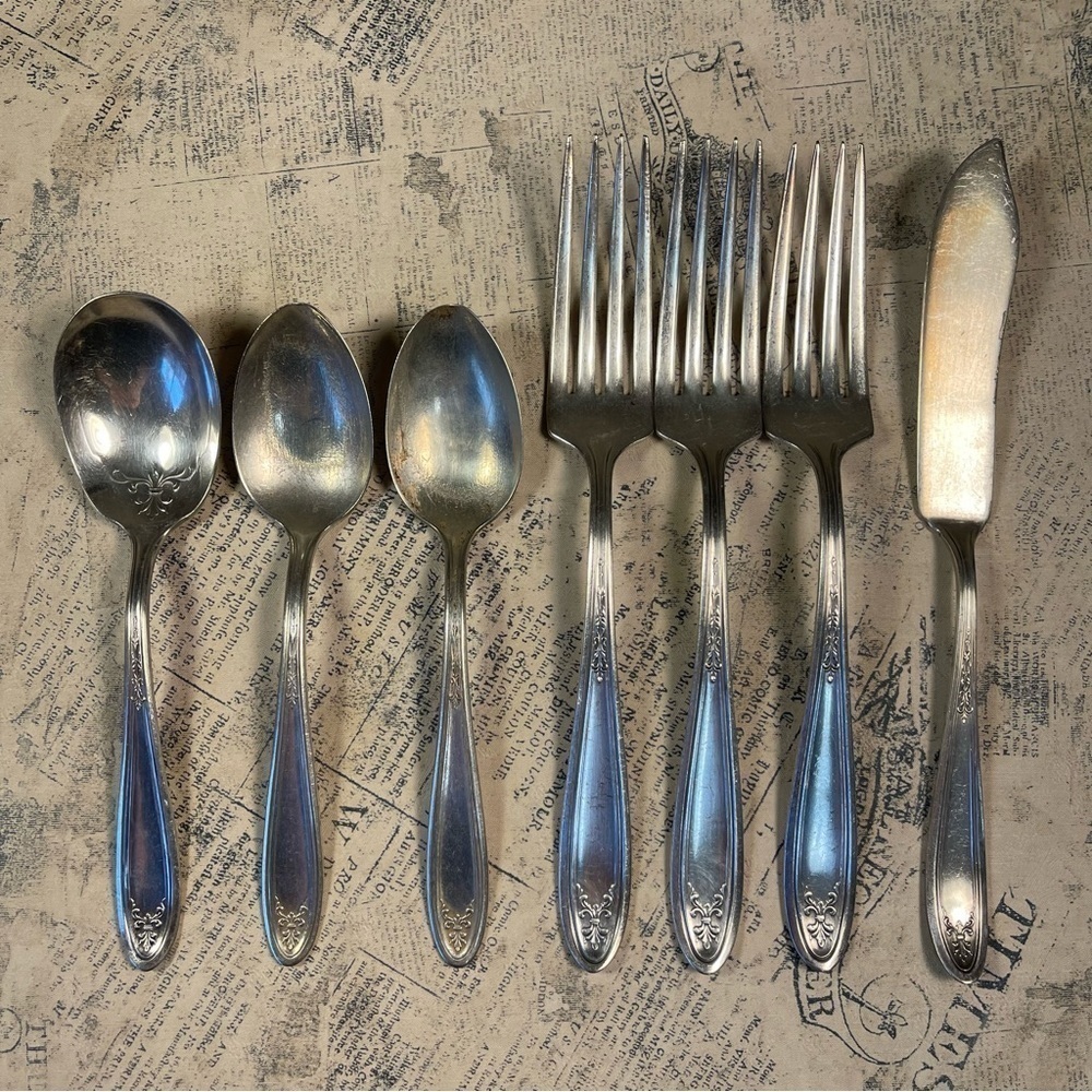 Simeon L. and George H. Rogers Co. Silver plate Set of 7